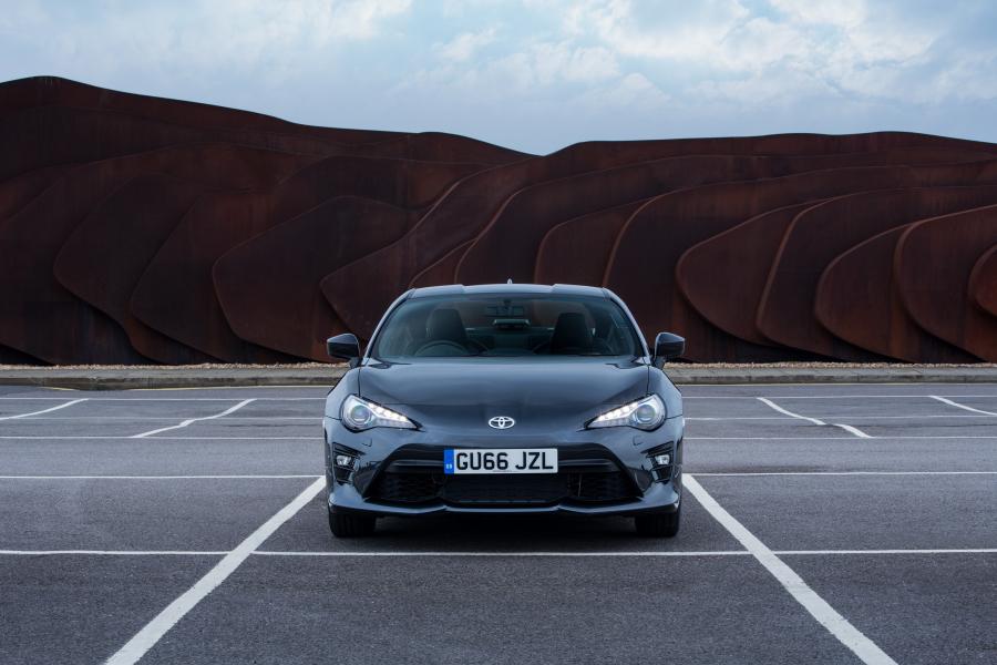  Toyota GT 86 2016 года  (UK) (фото 3 из 31)